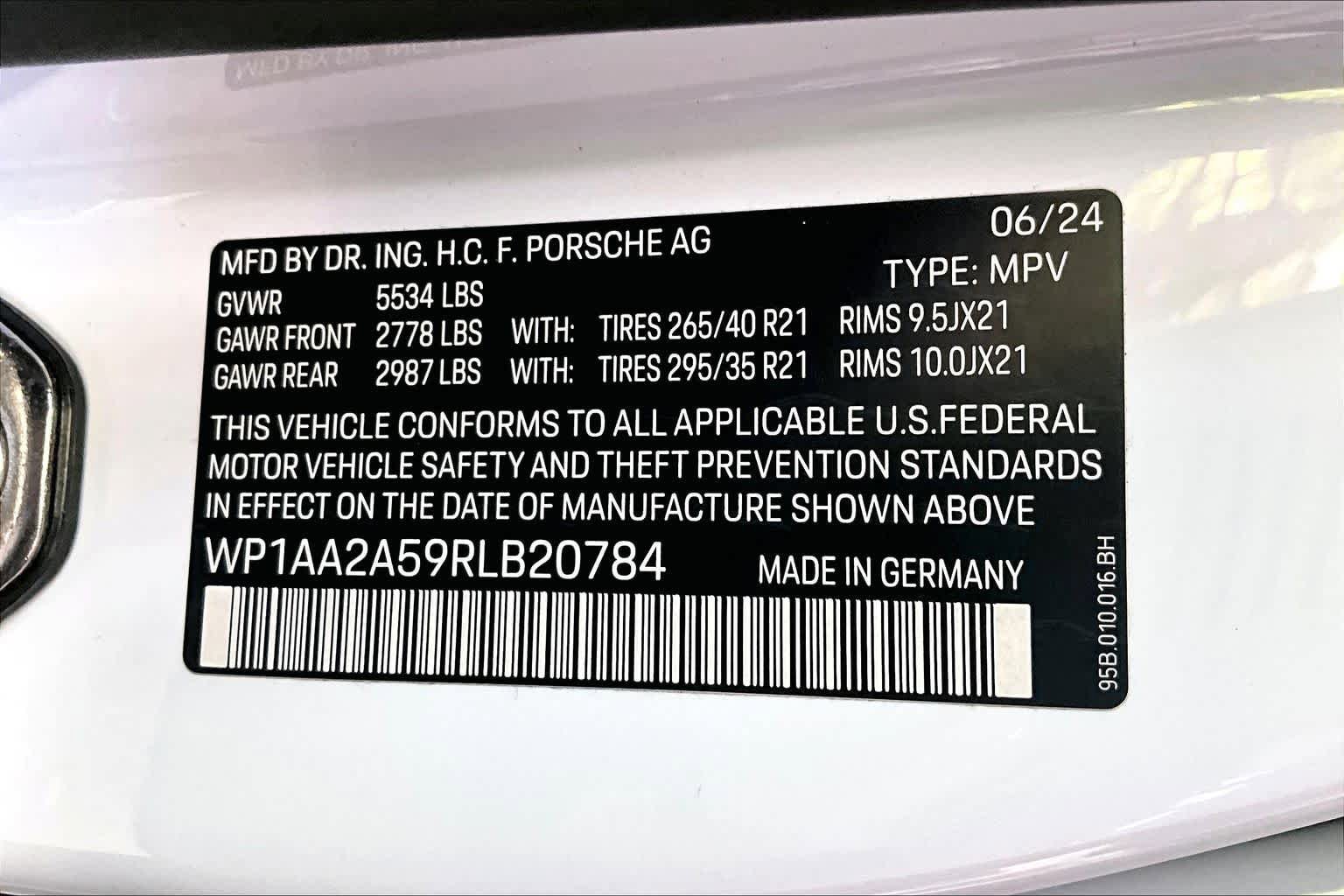 Used 2024 Porsche Macan Turbo AWD/4WD image 31