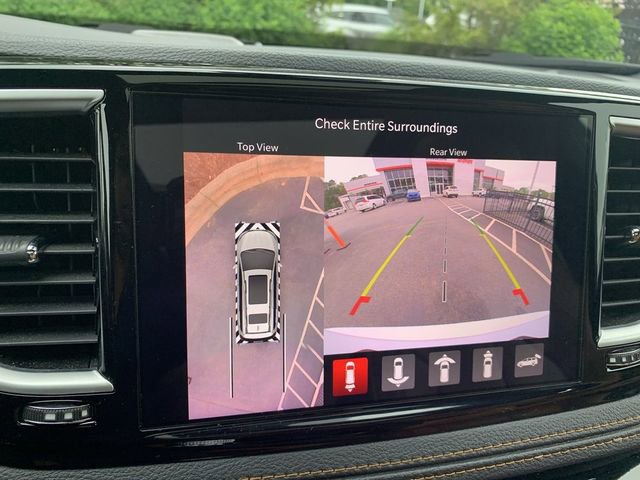 Used 2023 Chrysler Pacifica Pinnacle FWD image 22