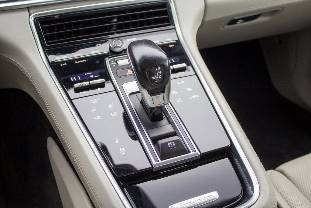 Used 2023 Porsche Panamera GTS w/ Premium Package image 21