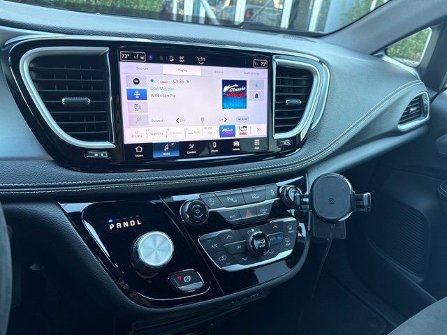 Used 2021 Chrysler Pacifica Touring w/ S Appearance Package FWD image 18