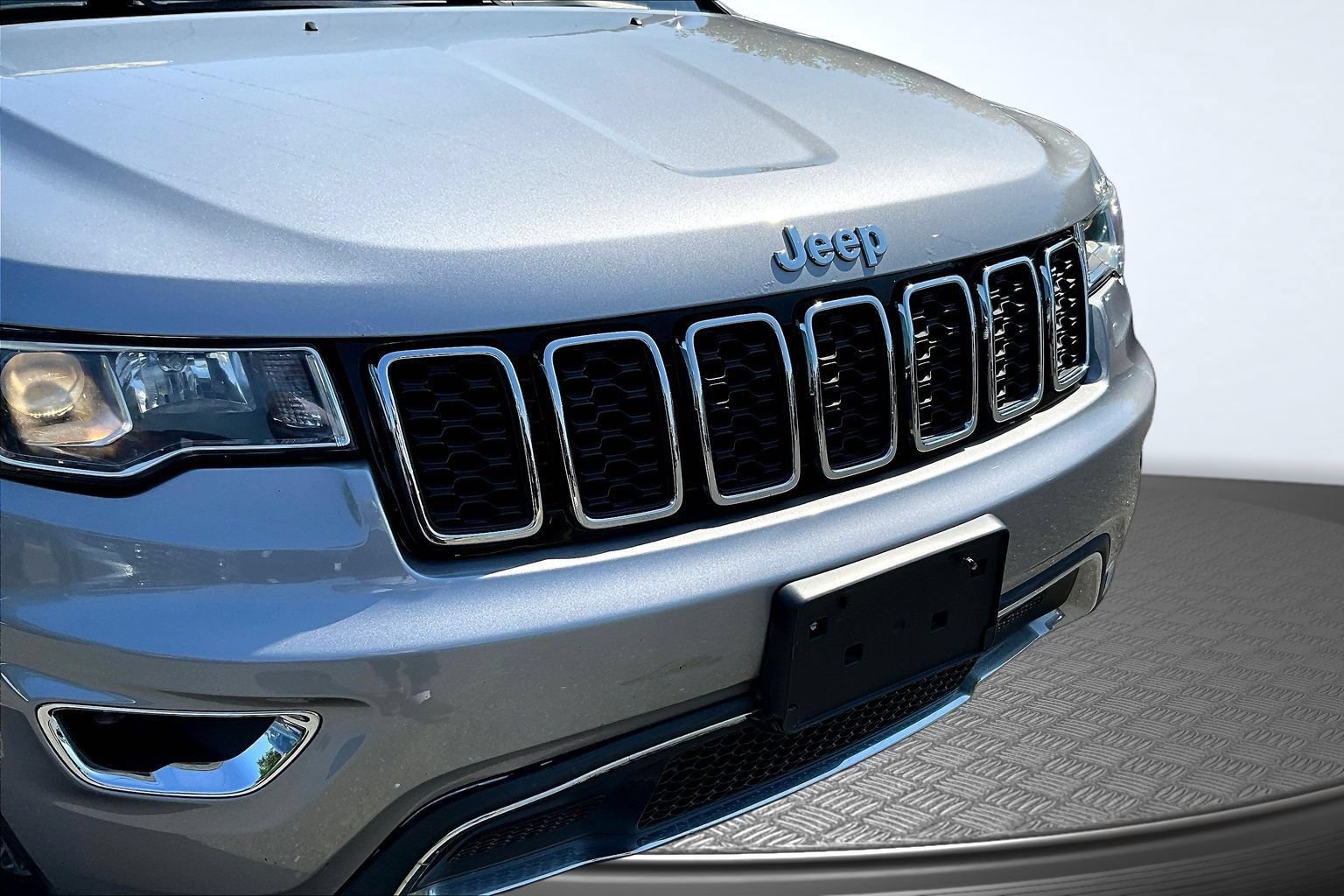 Used 2017 Jeep Grand Cherokee Limited w/ Trailer Tow Group IV AWD/4WD image 28