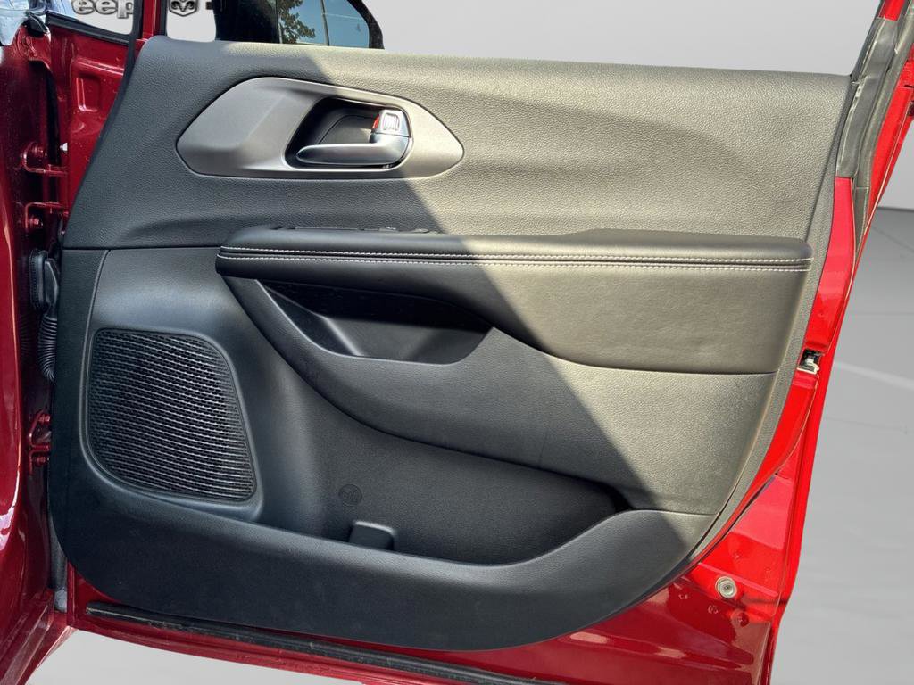 New 2026 Chrysler Pacifica Select FWD image 27