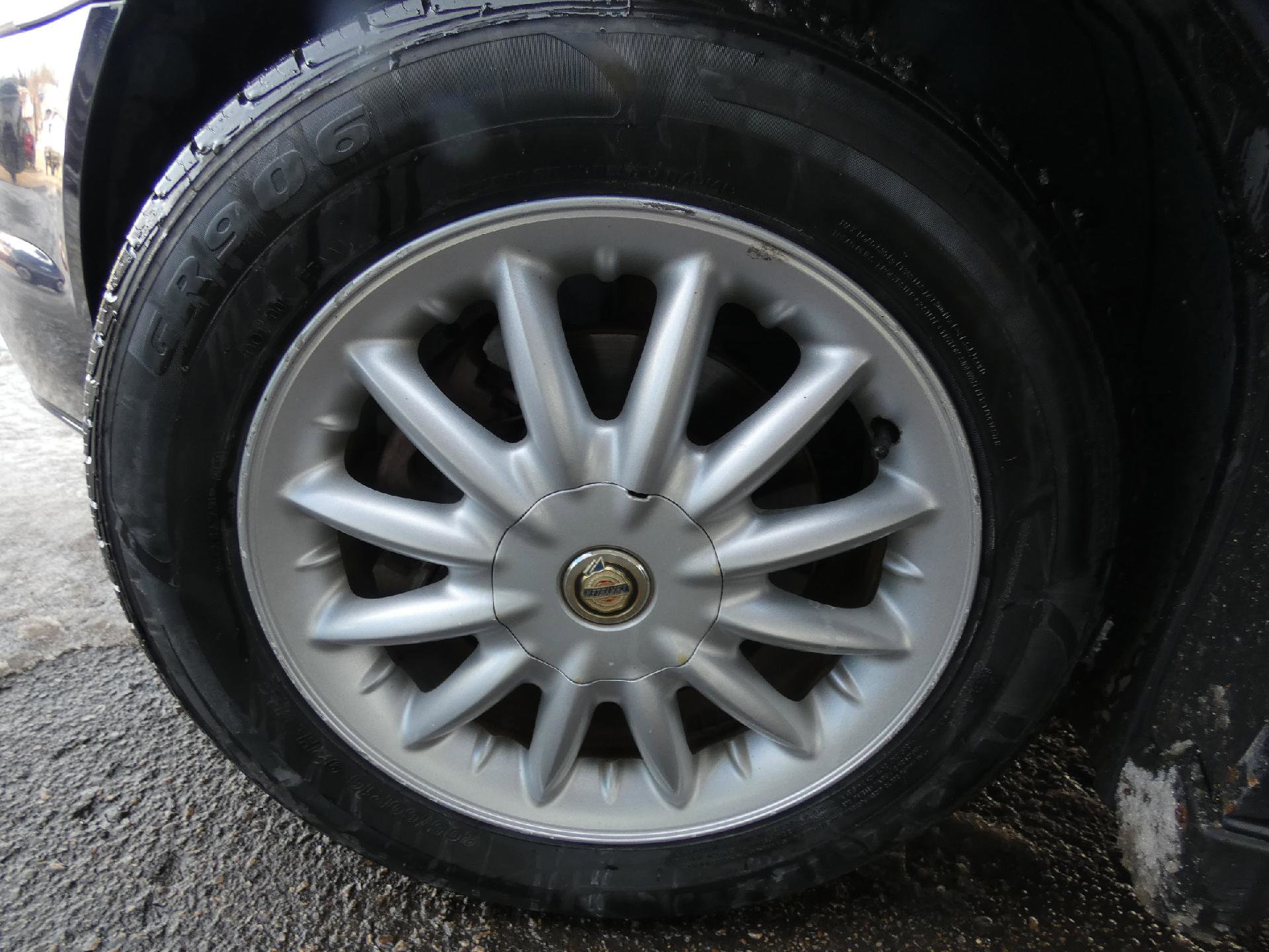 Used 2004 Chrysler Sebring LXi w/ Electronics Convenience Group image 8