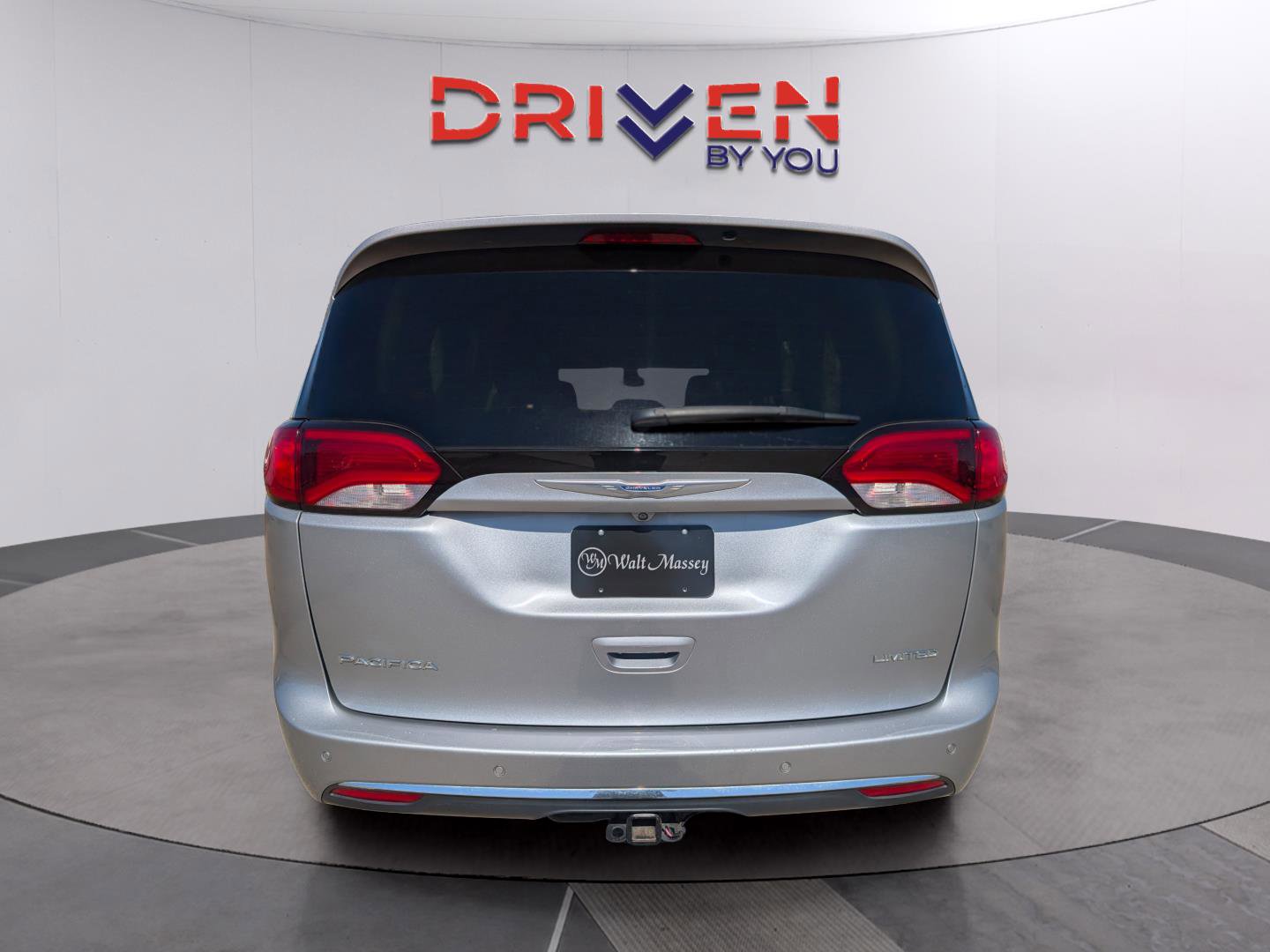Used 2018 Chrysler Pacifica Limited image 4