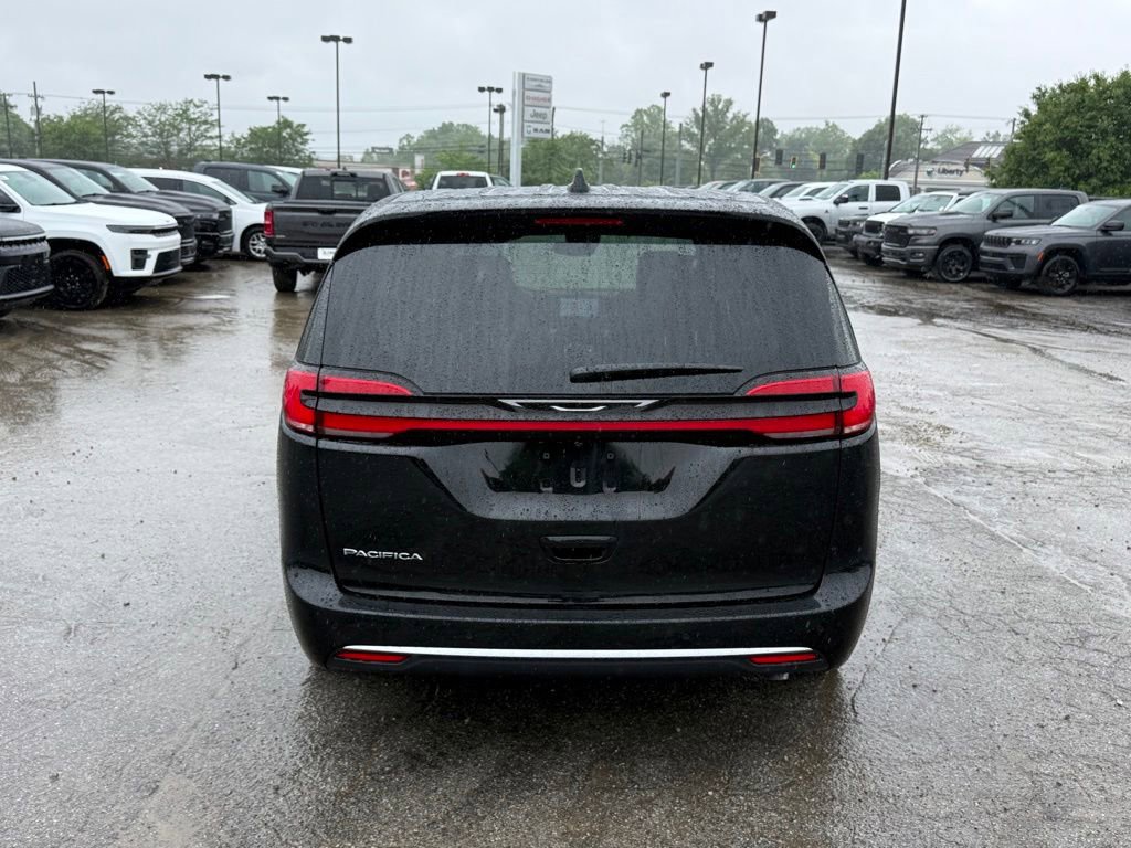 New 2027 Chrysler Pacifica Select FWD image 7