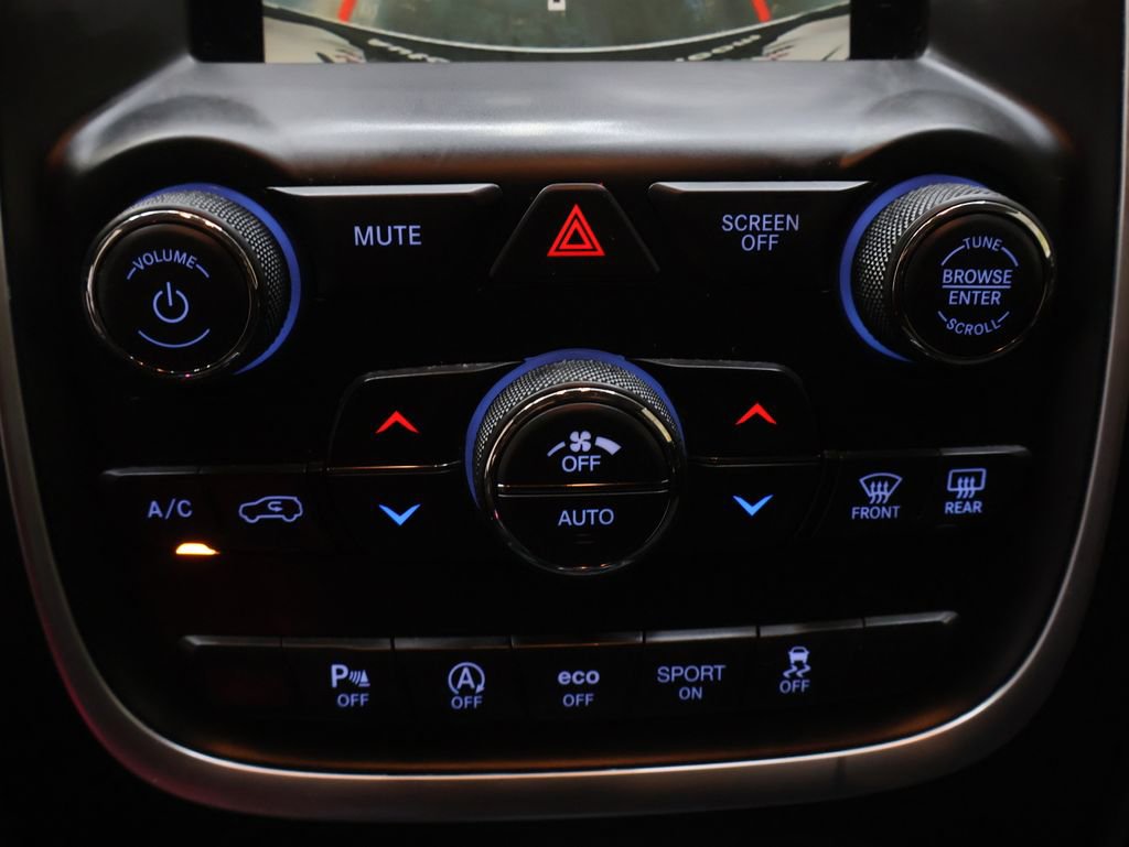 Used 2020 Dodge Durango SXT AWD/4WD image 24