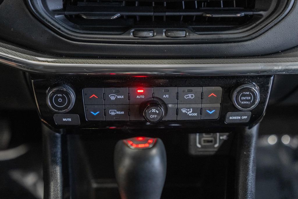 Certified 2024 Jeep Compass Limited w/ High Altitude Package image 28