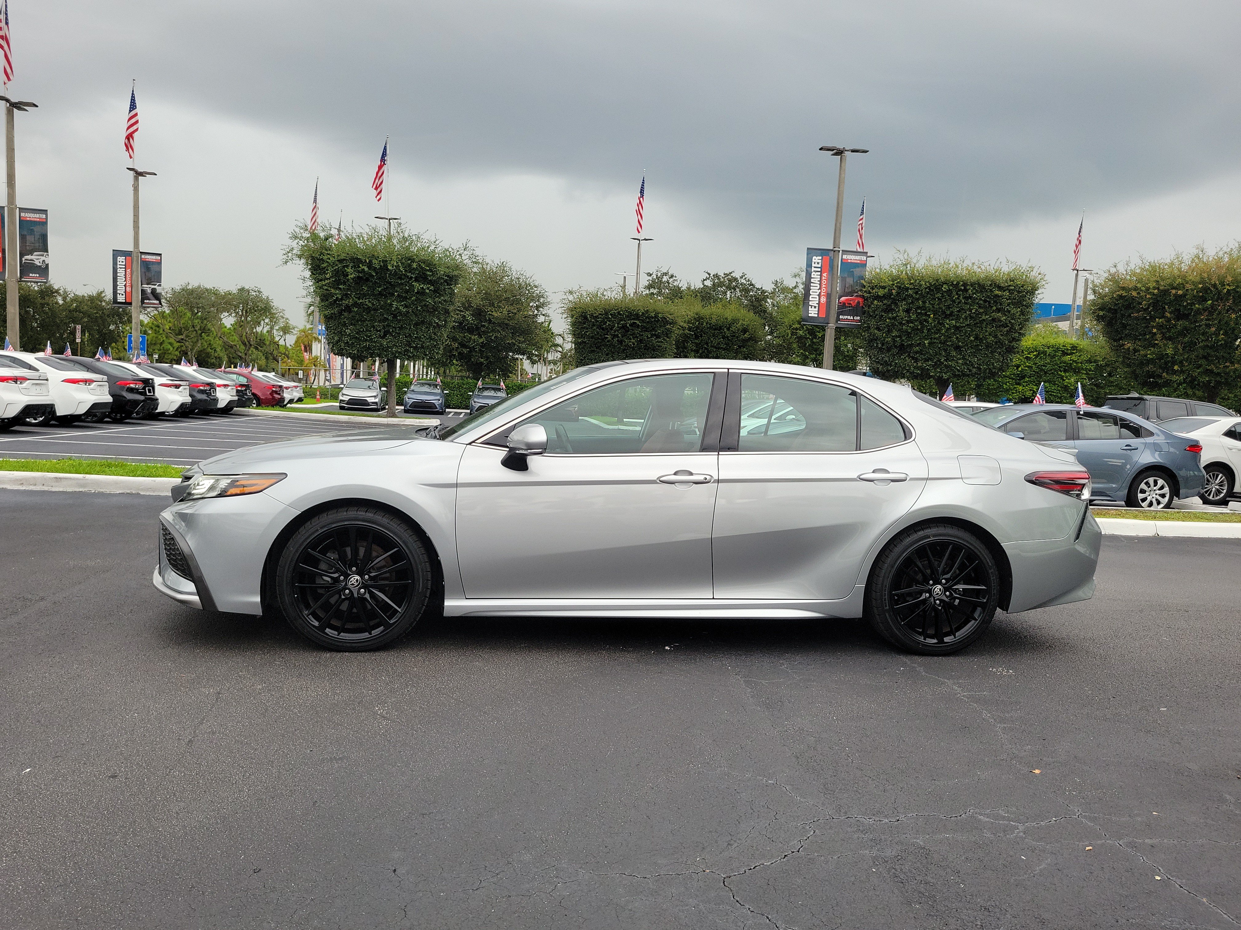 Used 2021 Toyota Camry XSE FWD image 7