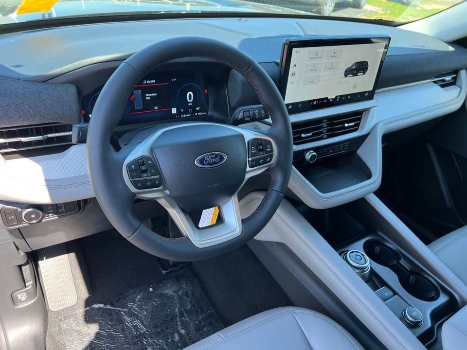Used 2026 Ford Explorer Active AWD/4WD image 18