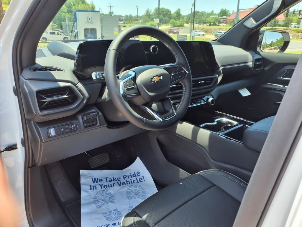 New 2025 Chevrolet Silverado EV LT image 16