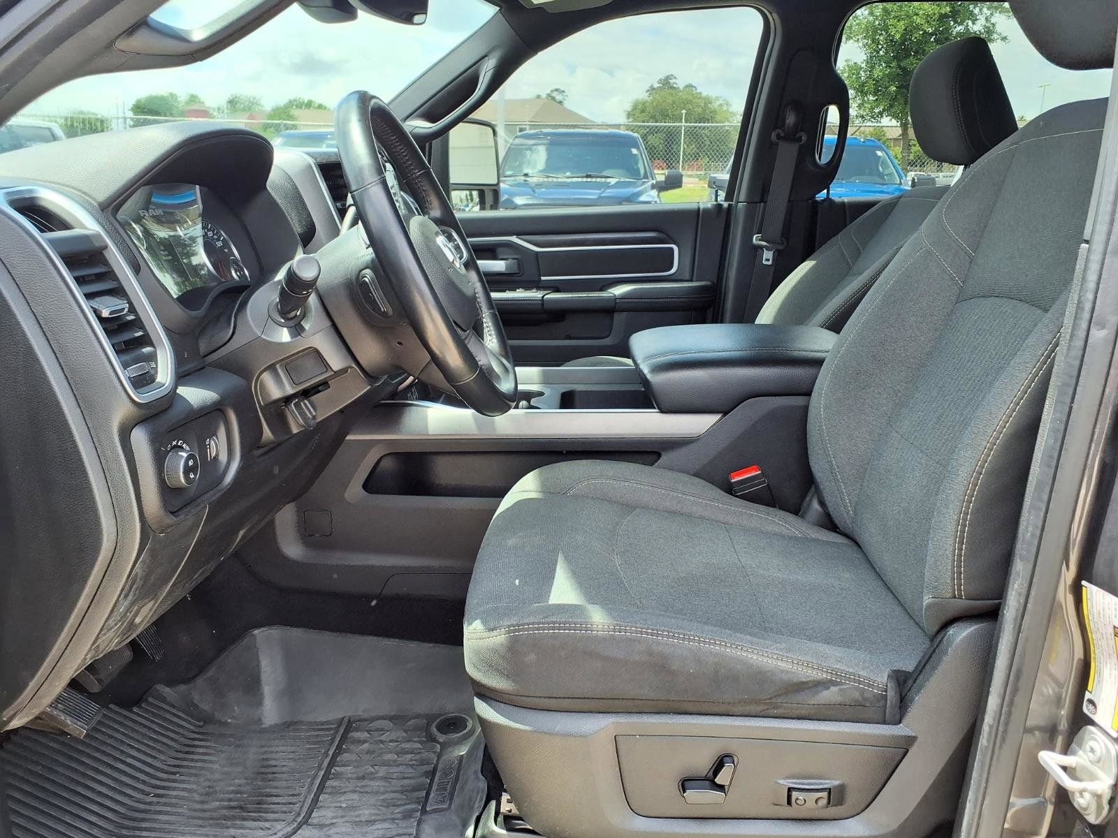 Used 2024 RAM 3500 Big Horn w/ Night Edition AWD/4WD image 17