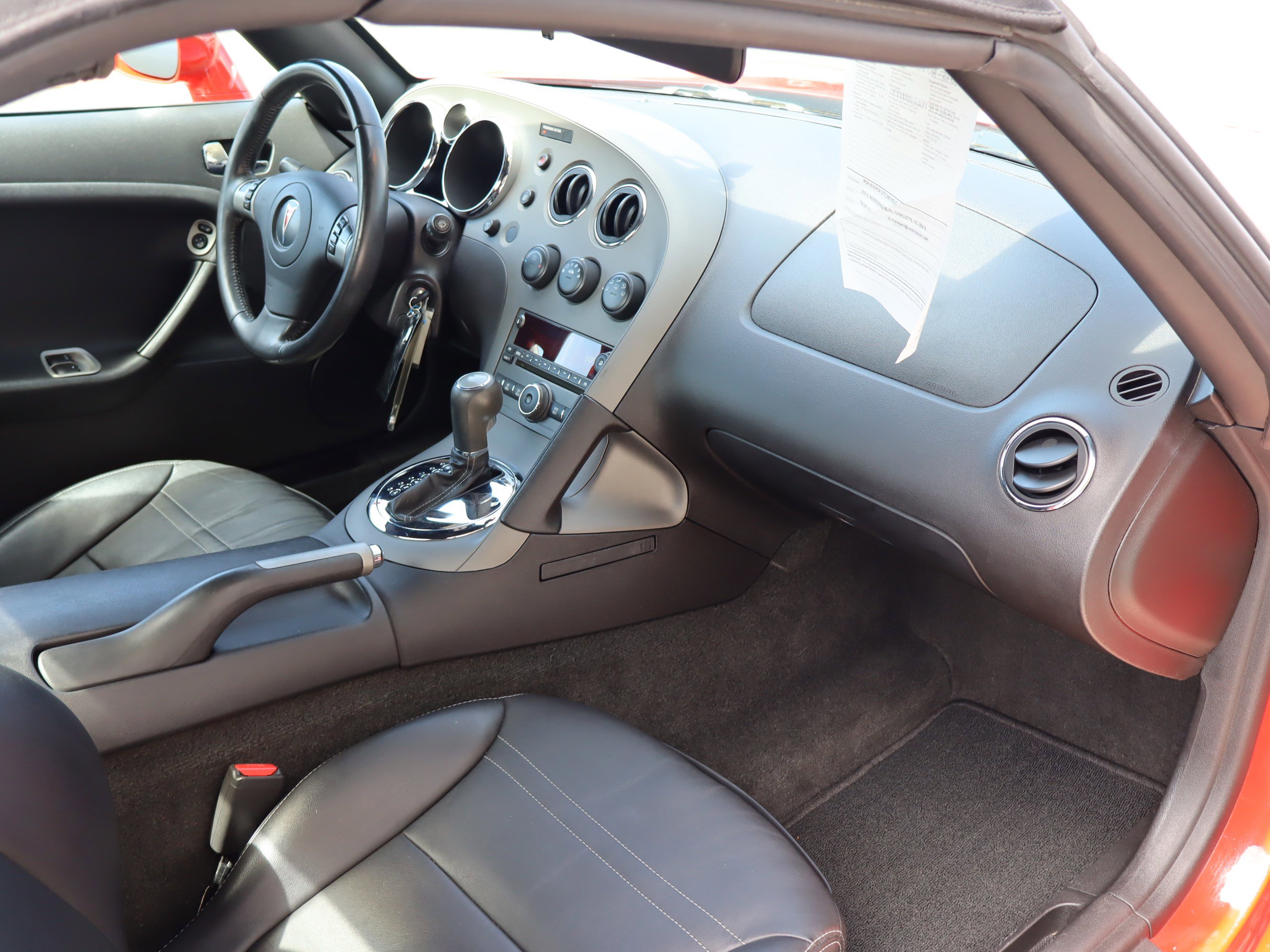 Used 2007 Pontiac Solstice Convertible w/ Premium Package image 26