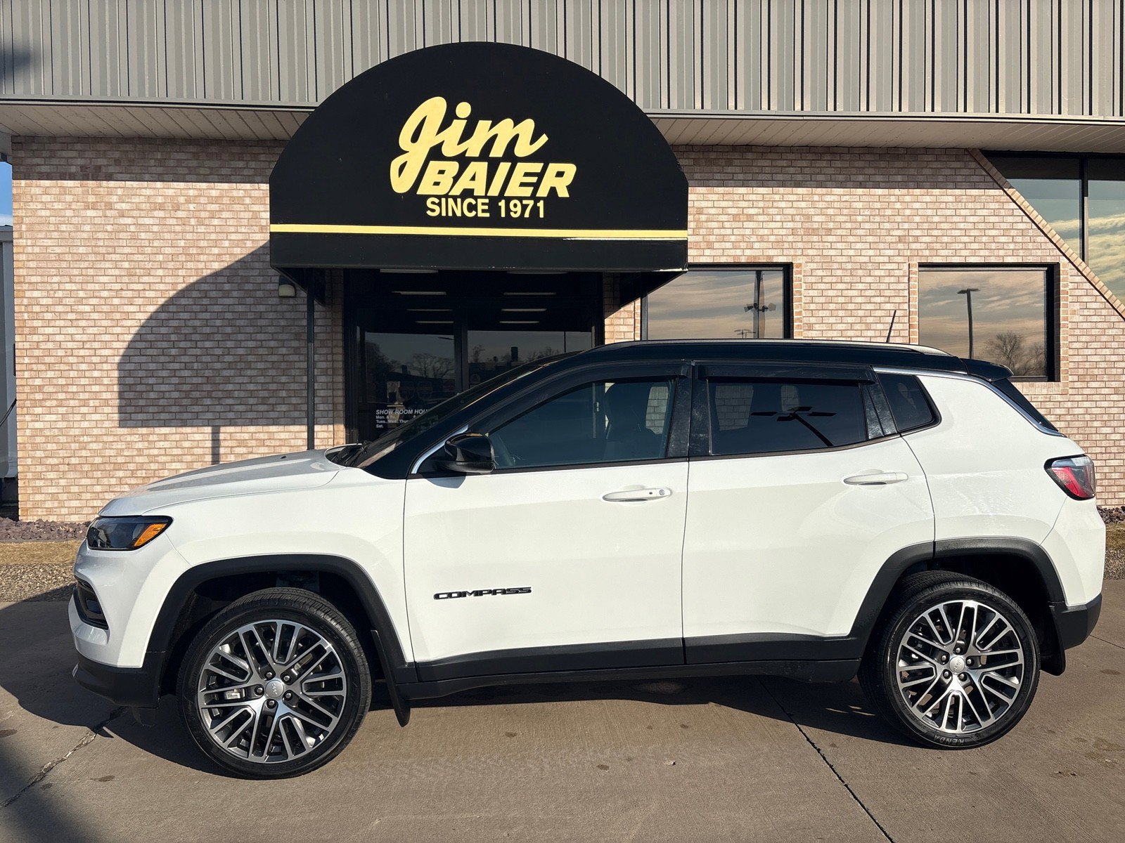 Used 2023 Jeep Compass Limited w/ Elite Group image 2