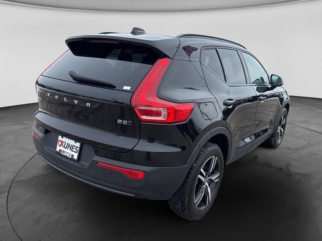 Used 2024 Volvo XC40 B5 Core AWD/4WD image 11