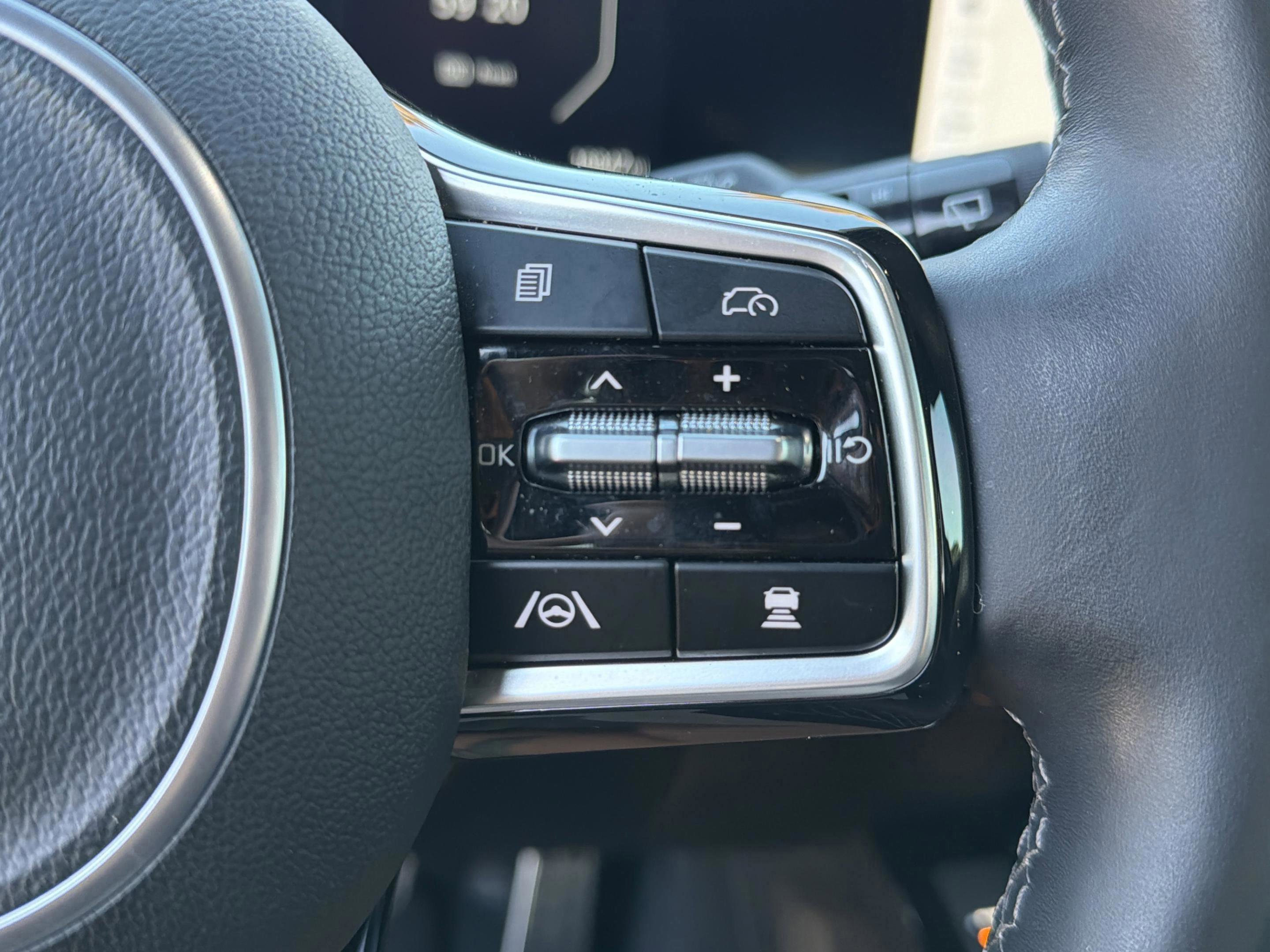 Certified 2025 Kia Sorento SX Prestige image 21