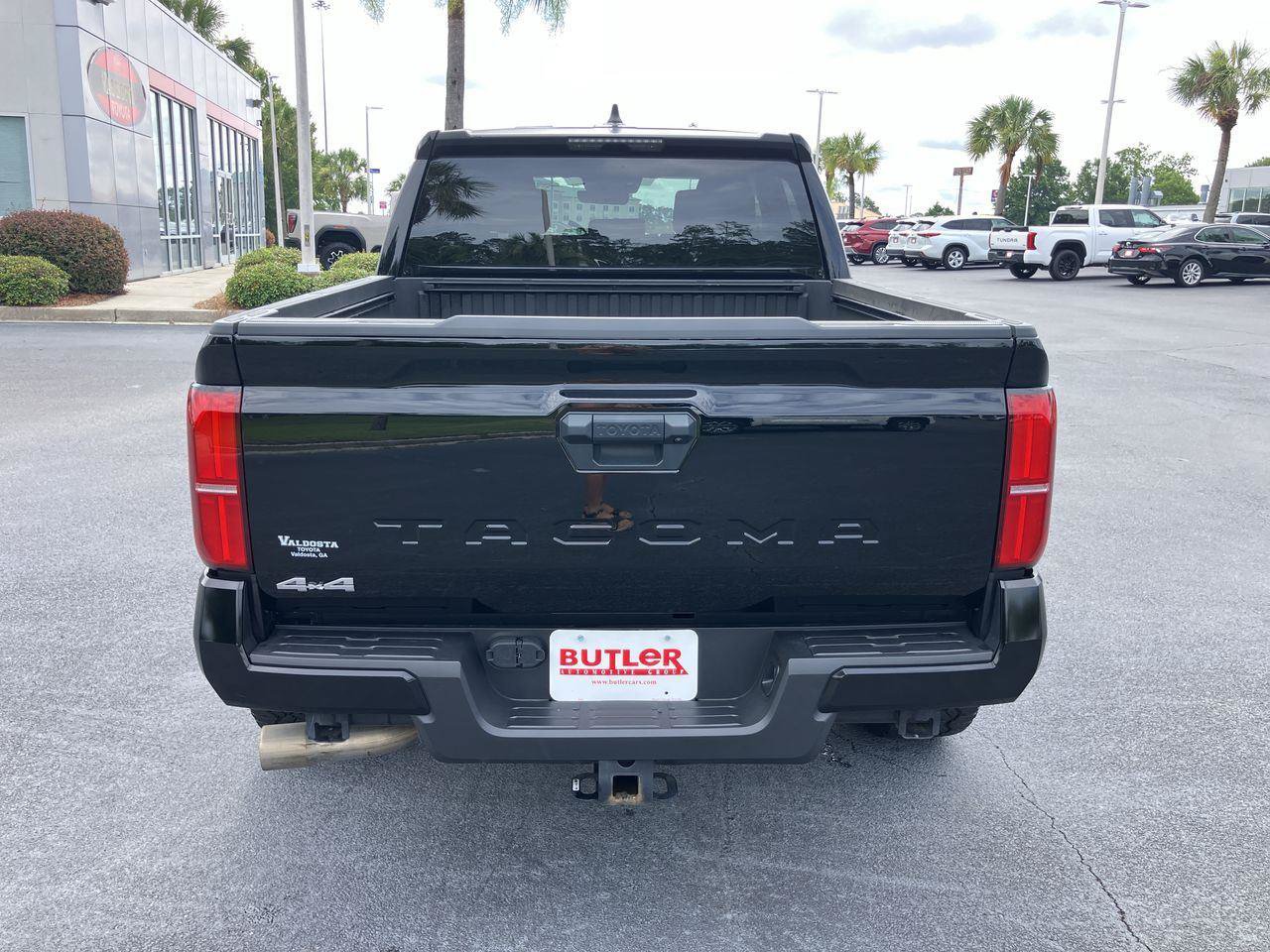 Certified 2024 Toyota Tacoma SR5 AWD/4WD image 4
