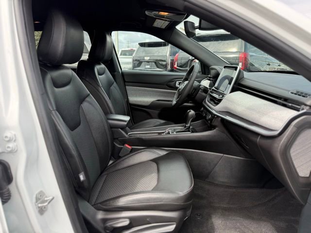 Used 2025 Jeep Compass Latitude AWD/4WD image 17