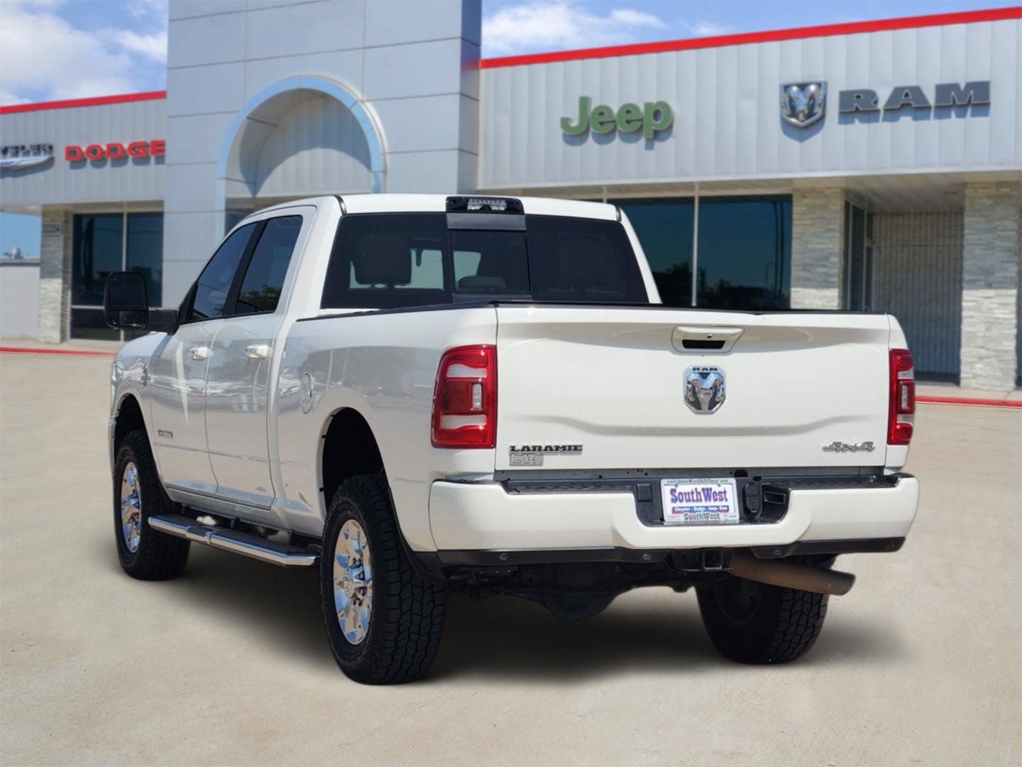 Used 2023 RAM 2500 Laramie AWD/4WD image 4