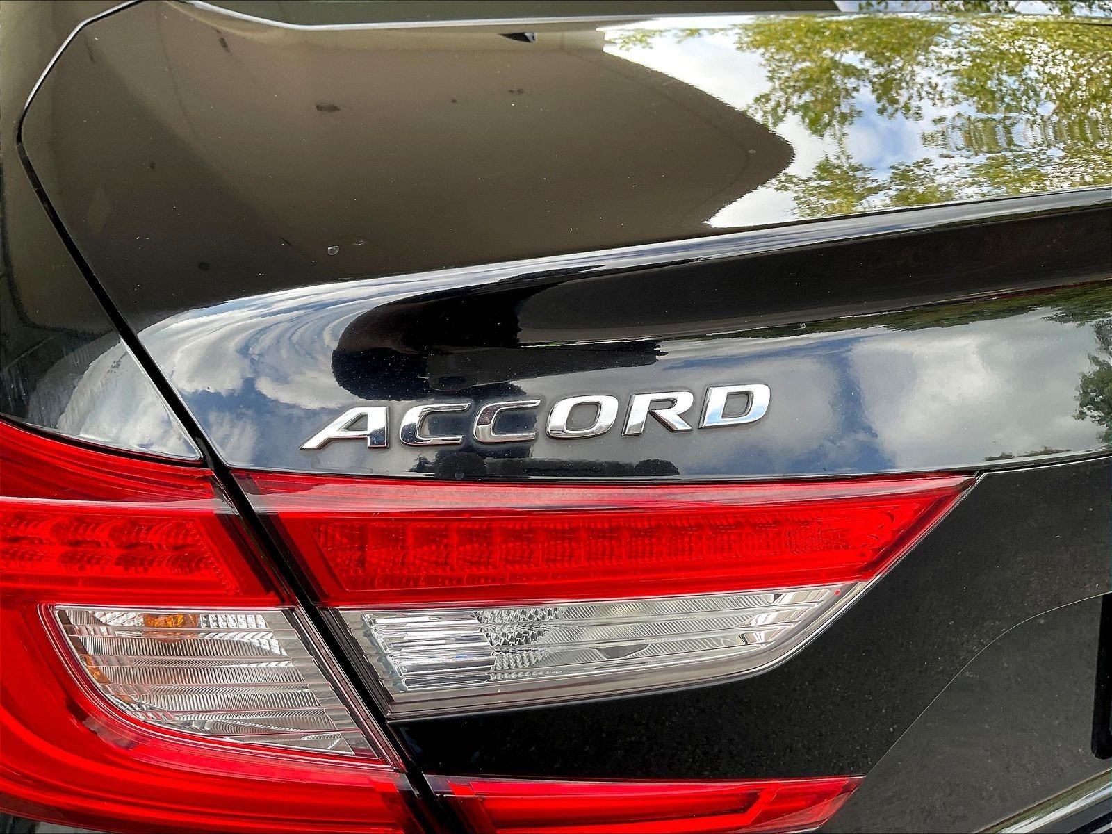 Used 2018 Honda Accord EX-L image 24