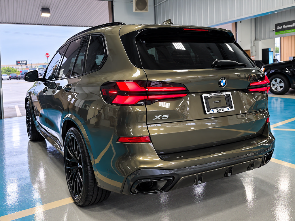 Used 2024 BMW X5 xDrive40i w/ M Sport Package AWD/4WD image 3