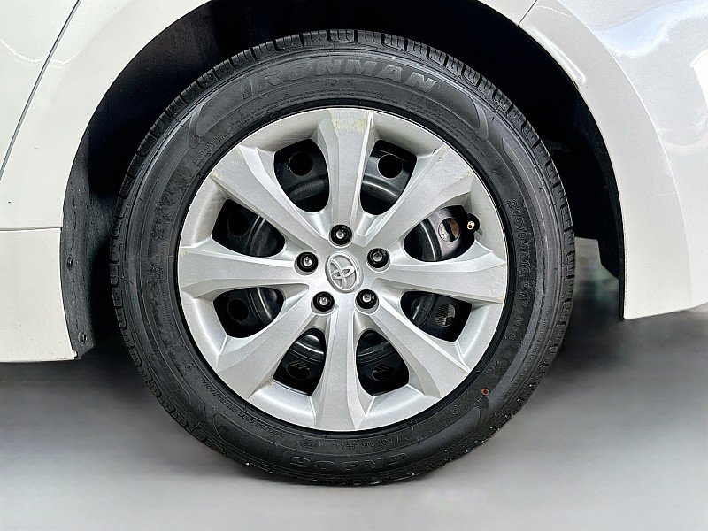 Used 2020 Toyota Corolla LE FWD image 30