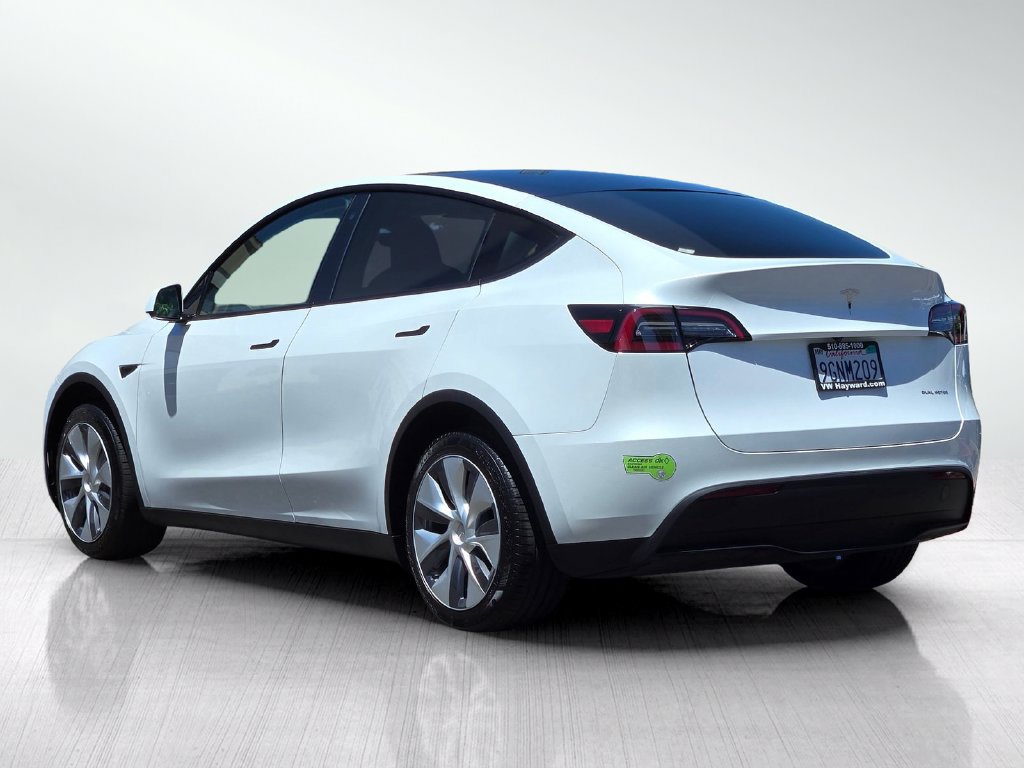 Used 2023 Tesla Model Y AWD image 7
