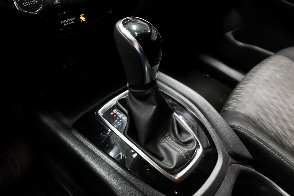 Used 2018 Nissan Rogue SV image 33