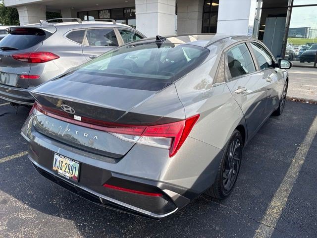 Used 2024 Hyundai Elantra SEL w/ Convenience Package FWD image 2