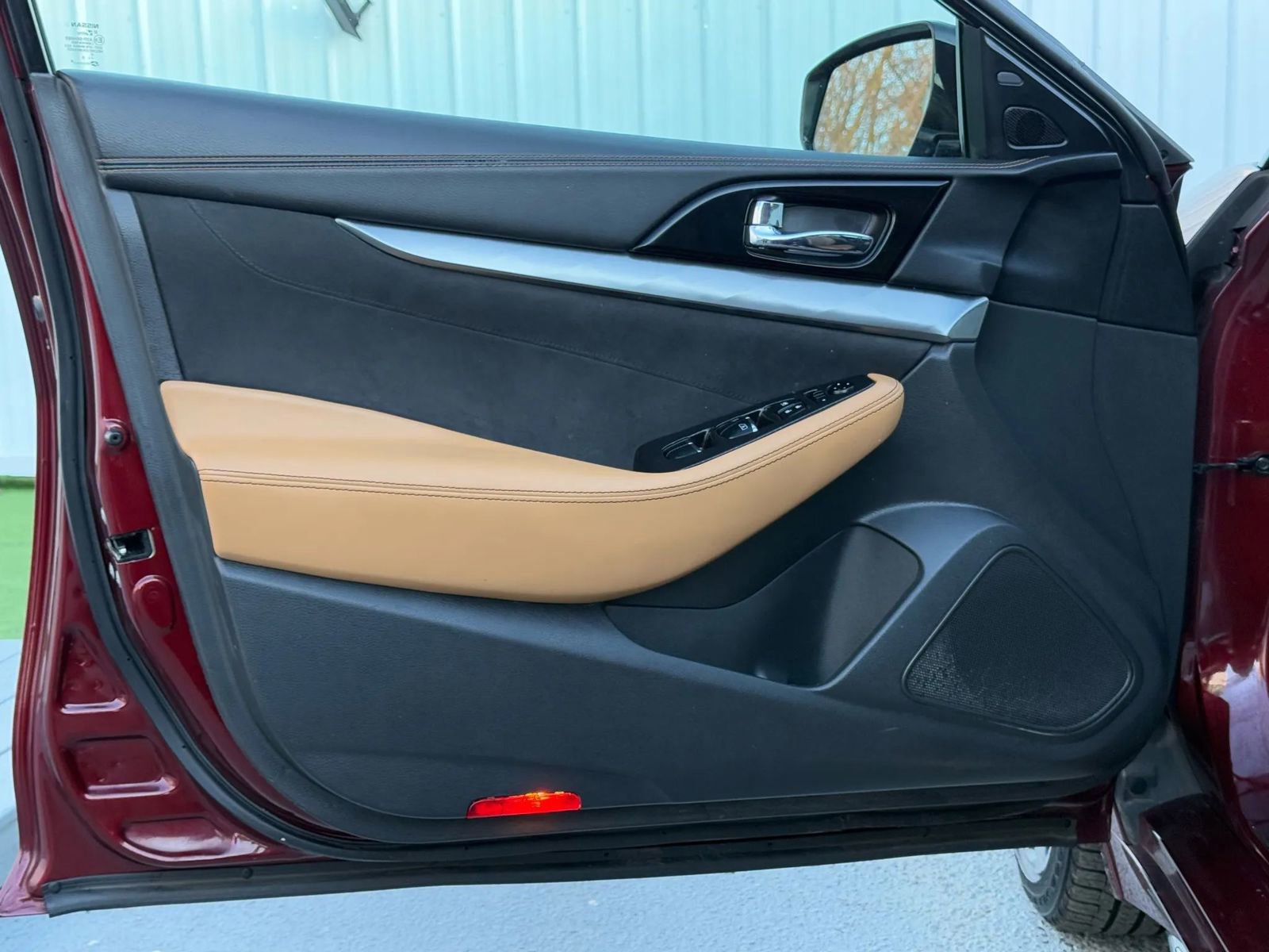 Used 2016 Nissan Maxima SR image 11