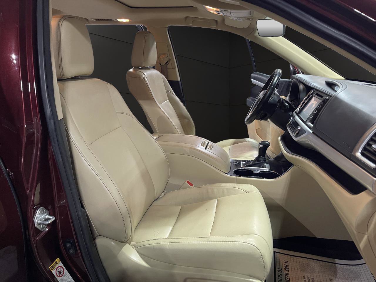 Used 2017 Toyota Highlander XLE image 16