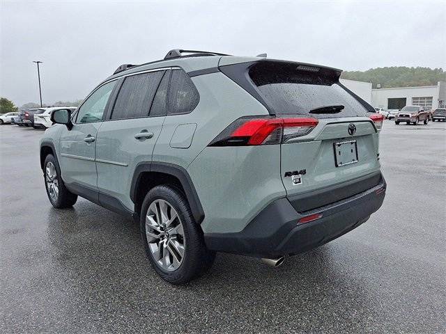 Used 2019 Toyota RAV4 XLE Premium image 4