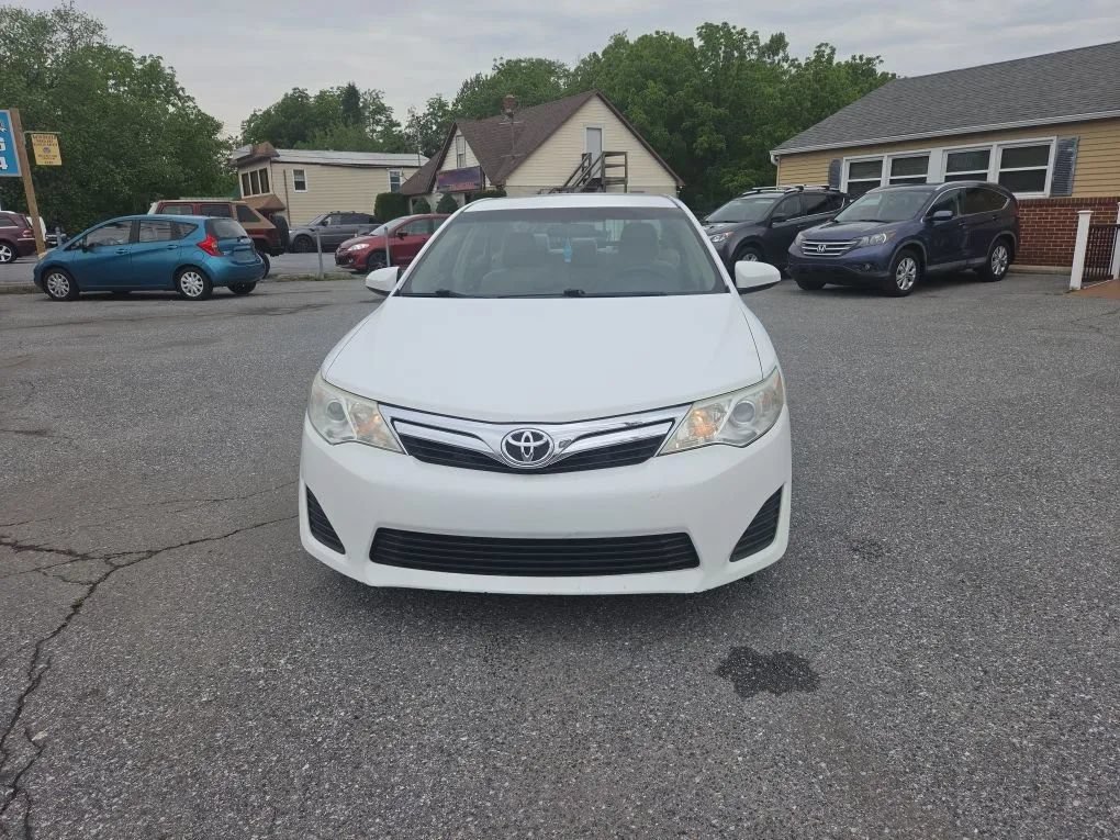 Used 2013 Toyota Camry LE FWD image 2