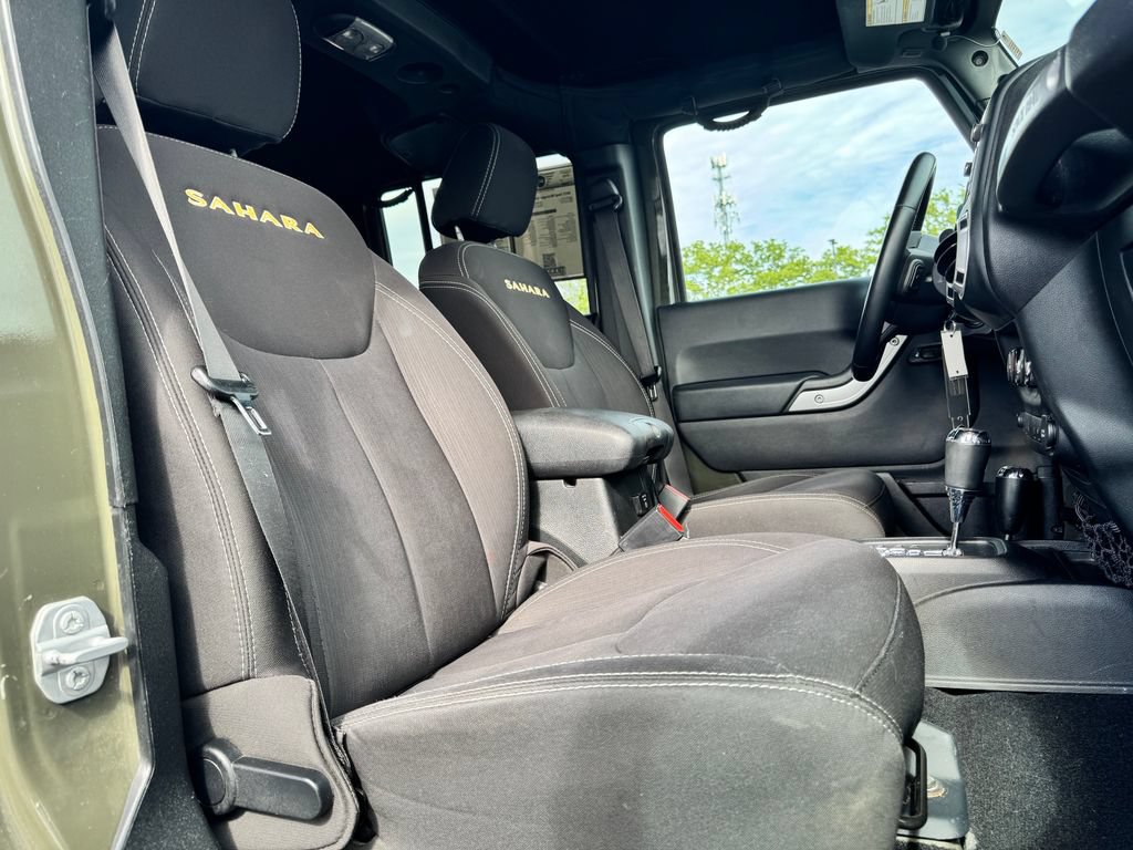 Used 2015 Jeep Wrangler Unlimited Sahara w/ Connectivity Group AWD/4WD image 10