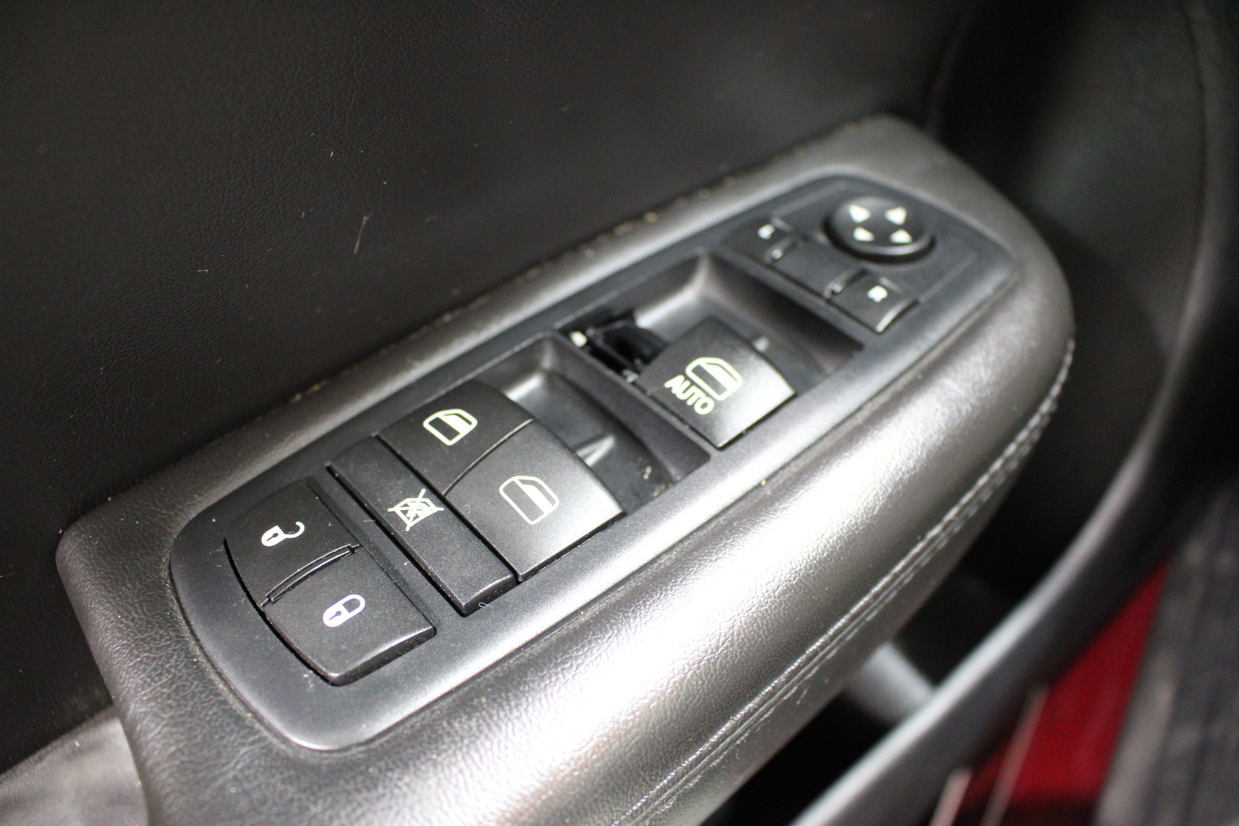 Used 2017 Chrysler 200 Limited Platinum FWD image 6