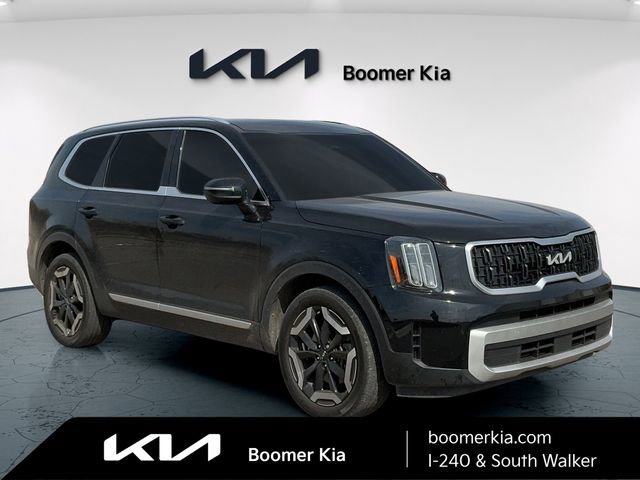 Used 2023 Kia Telluride EX w/ EX Captain's Chair Package image 3