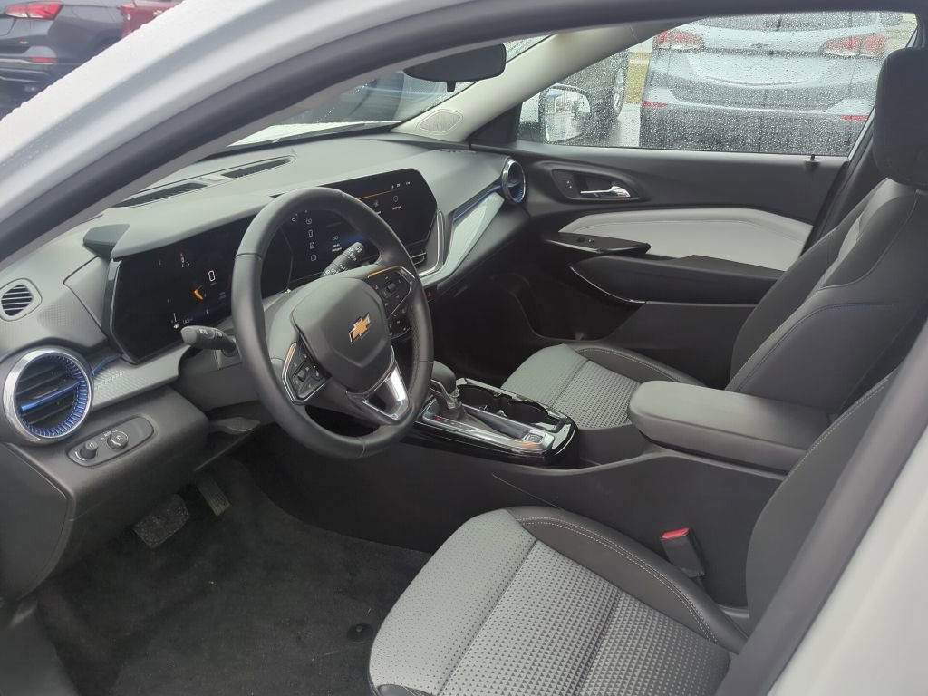 Certified 2024 Chevrolet Trax LT w/ Driver Confidence Package image 13