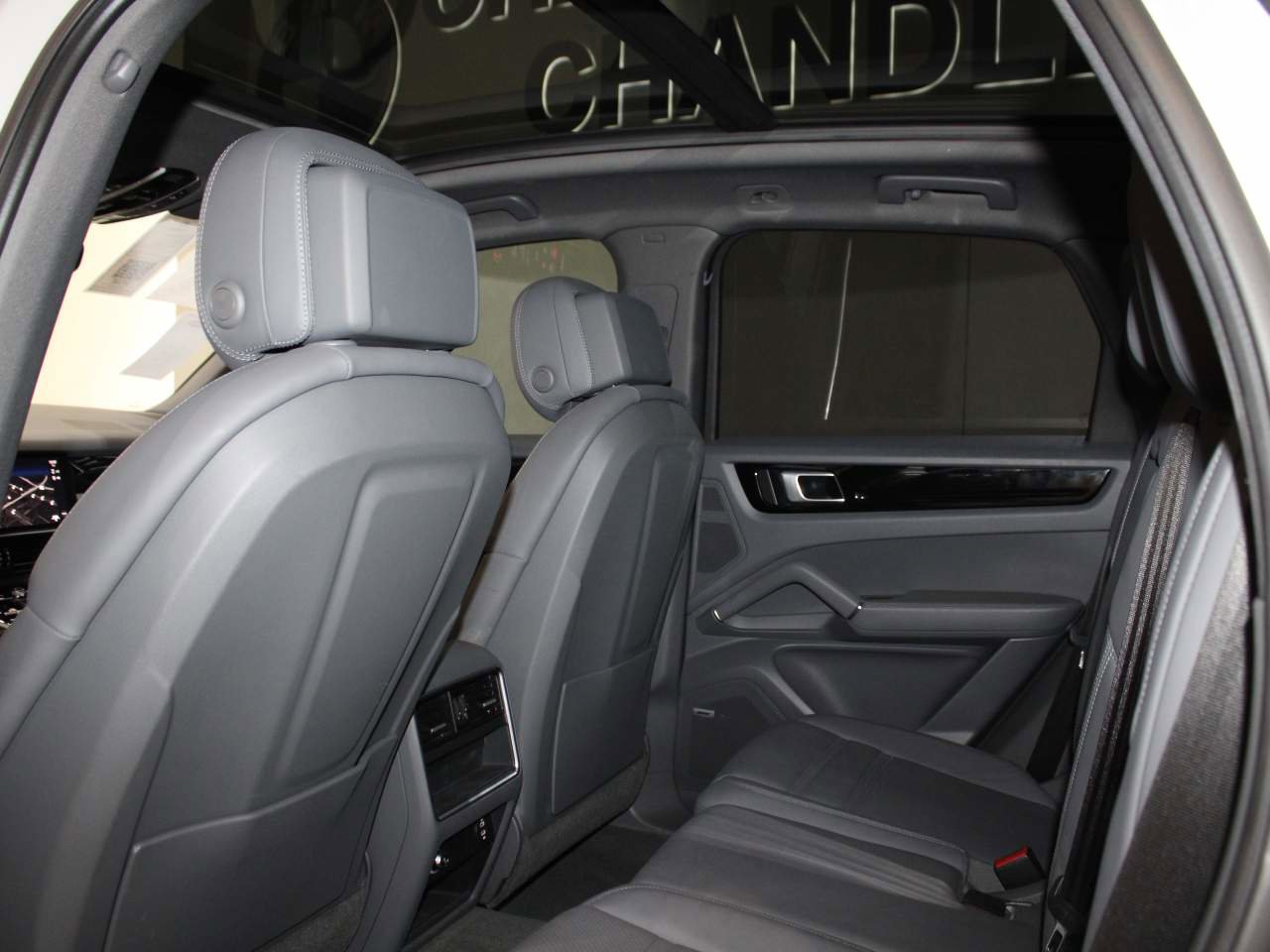 Used 2022 Porsche Cayenne image 16