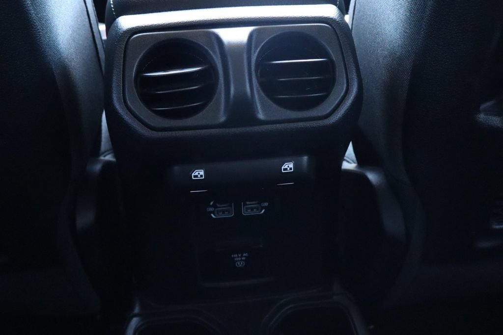 Used 2025 Jeep Wrangler Unlimited Rubicon w/ Convenience Group AWD/4WD image 33