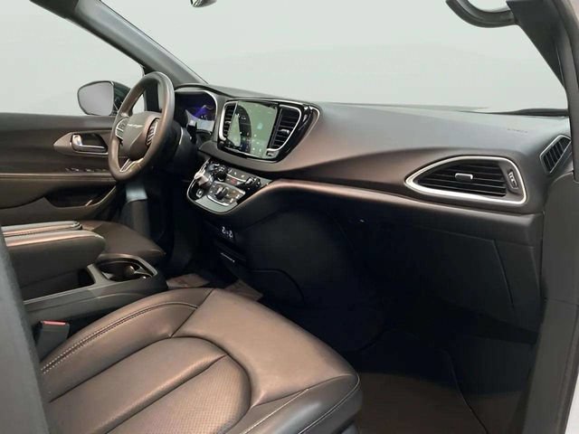 Used 2025 Chrysler Pacifica Select FWD image 75