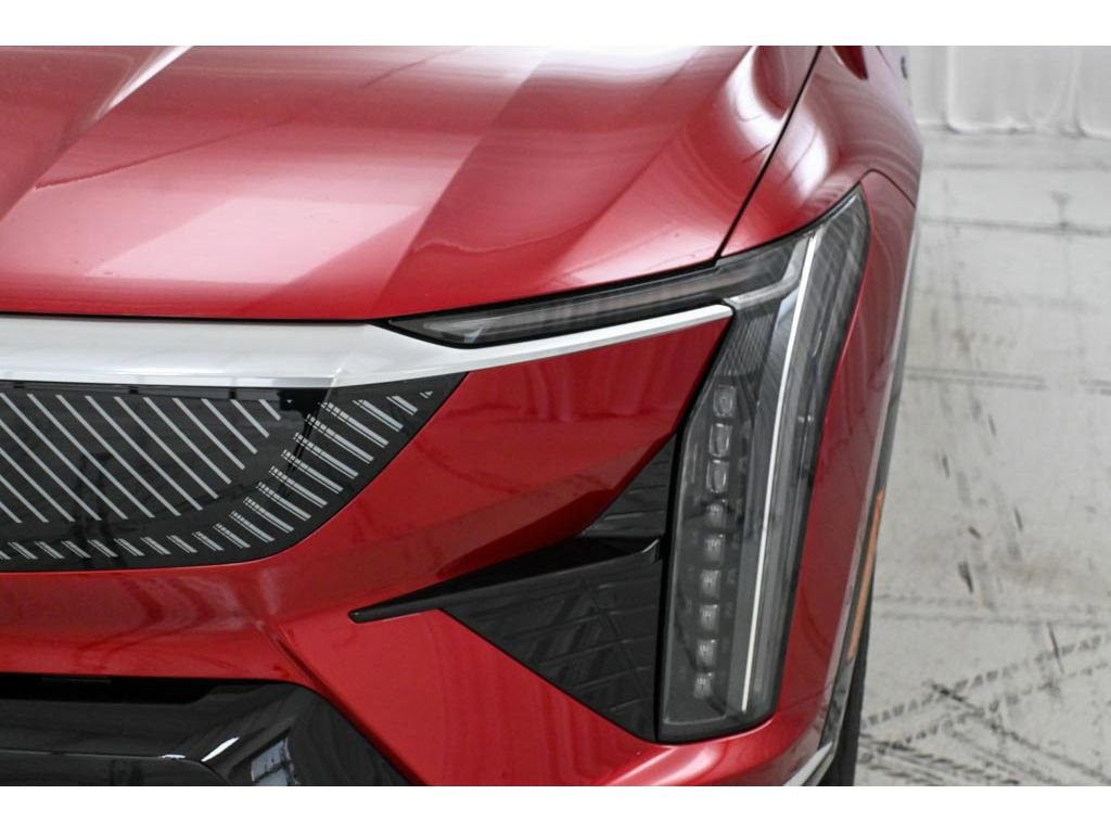 New 2026 Cadillac Optiq Luxury 2 image 9