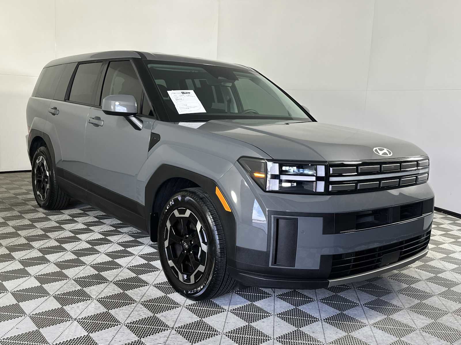 Used 2025 Hyundai Santa Fe SE FWD image 1