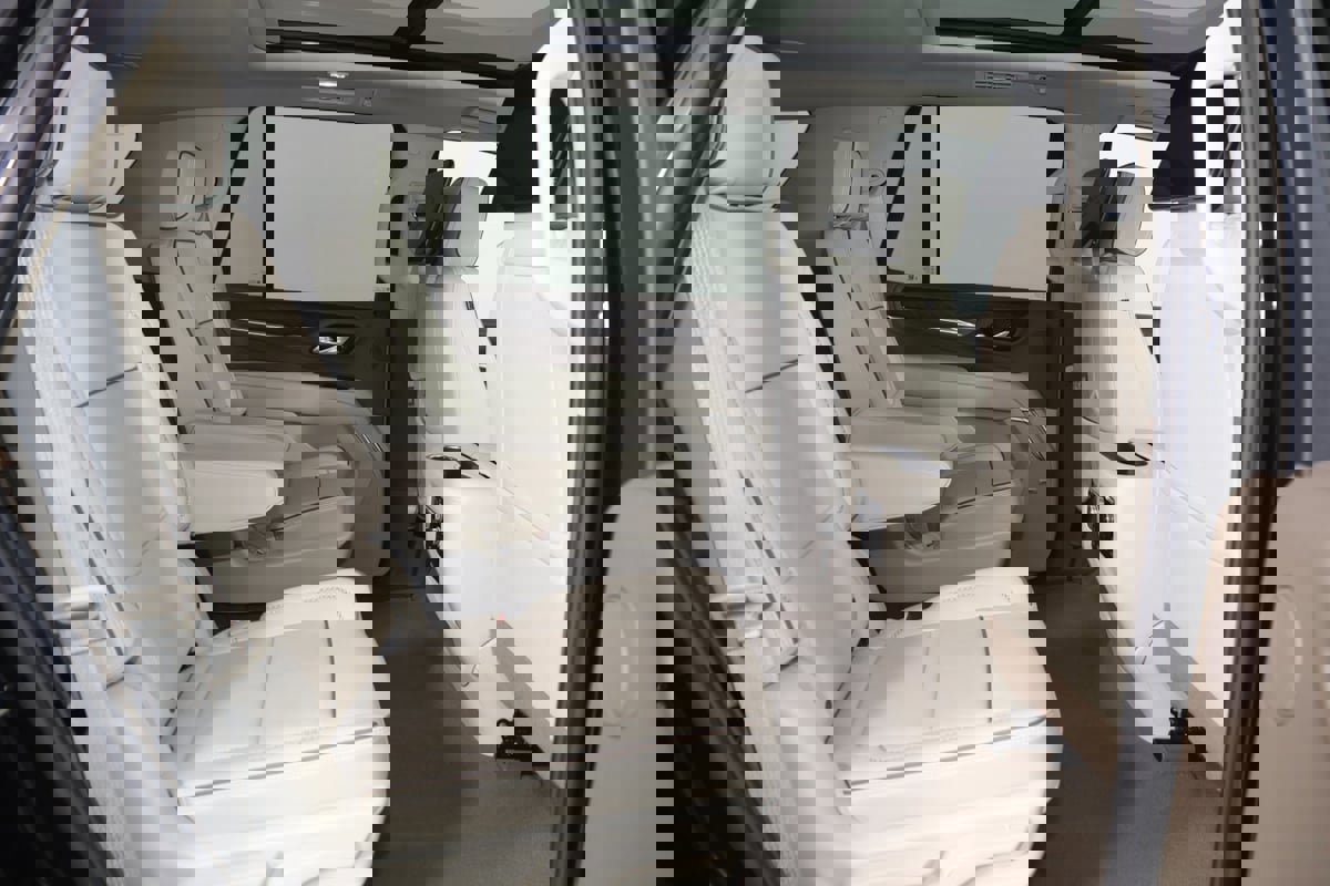 Used 2024 GMC Yukon Denali w/ Denali Reserve Package image 15