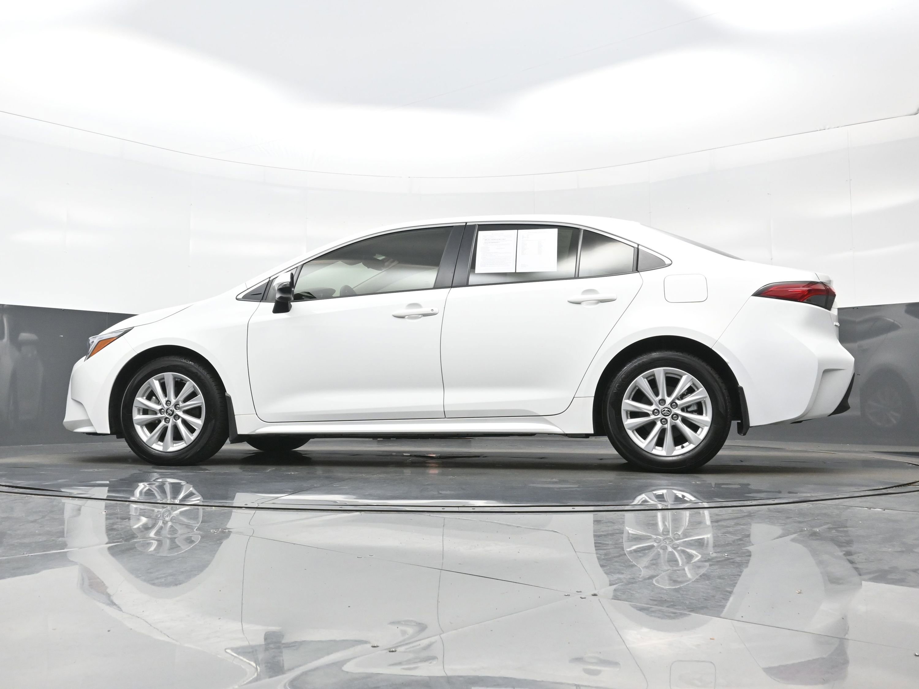 Used 2024 Toyota Corolla XLE FWD image 31