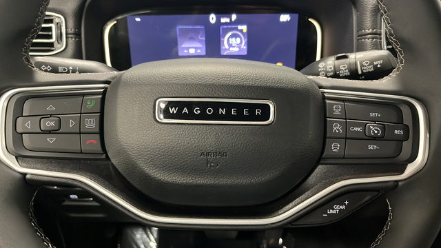 Used 2023 Jeep Wagoneer 4WD w/ Premium Group I image 16