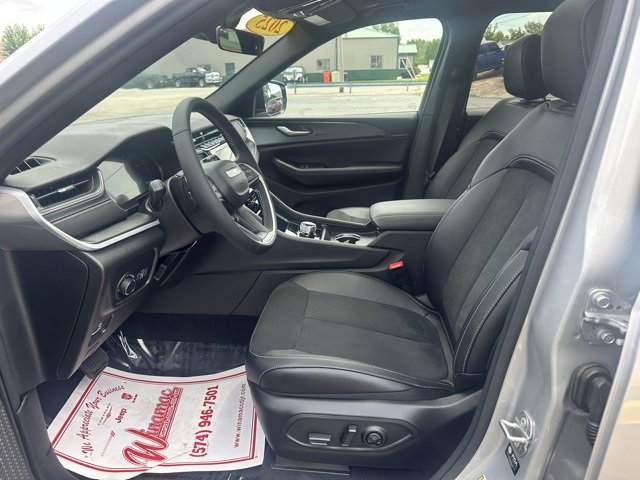 New 2025 Jeep Grand Cherokee L Altitude image 18