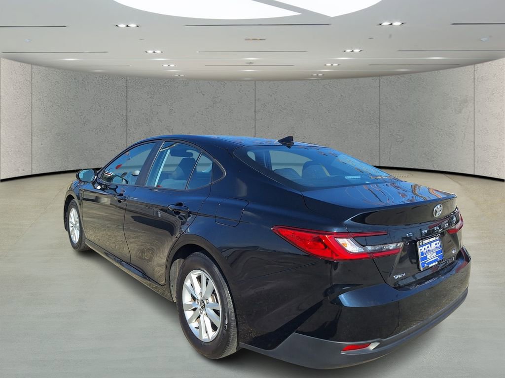Used 2025 Toyota Camry LE image 3