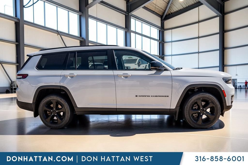 Used 2023 Jeep Grand Cherokee L Laredo AWD/4WD image 34