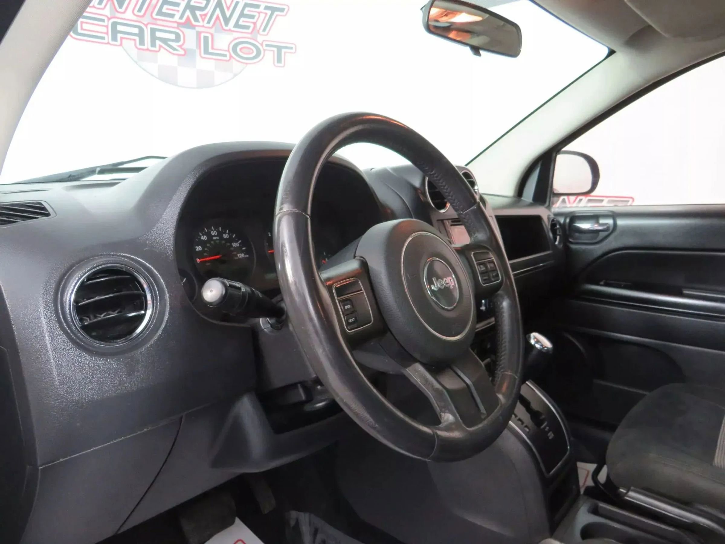 Used 2013 Jeep Compass Latitude w/ Sun/Sound Group FWD image 10
