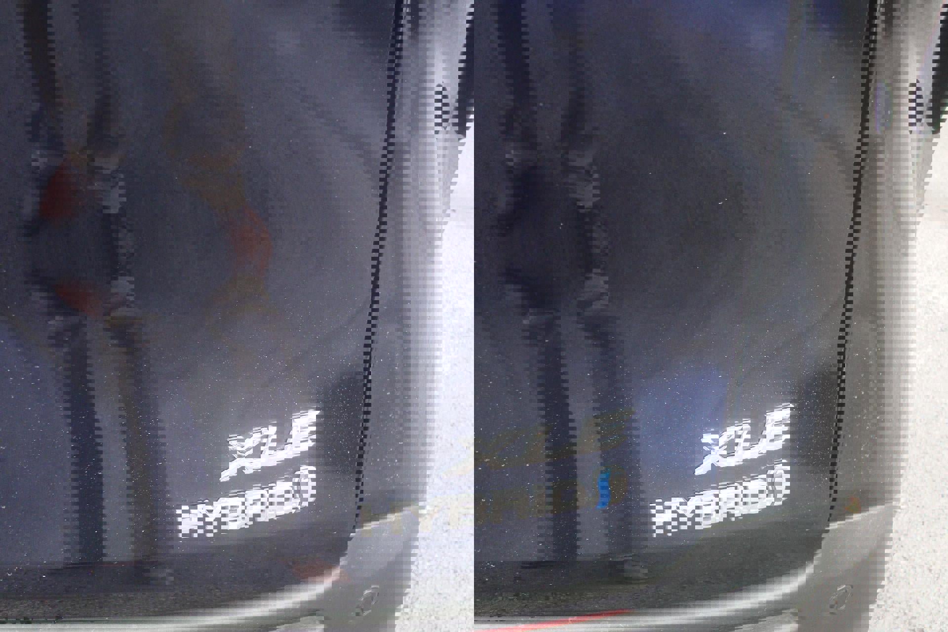 Used 2024 Toyota Sienna XLE image 6