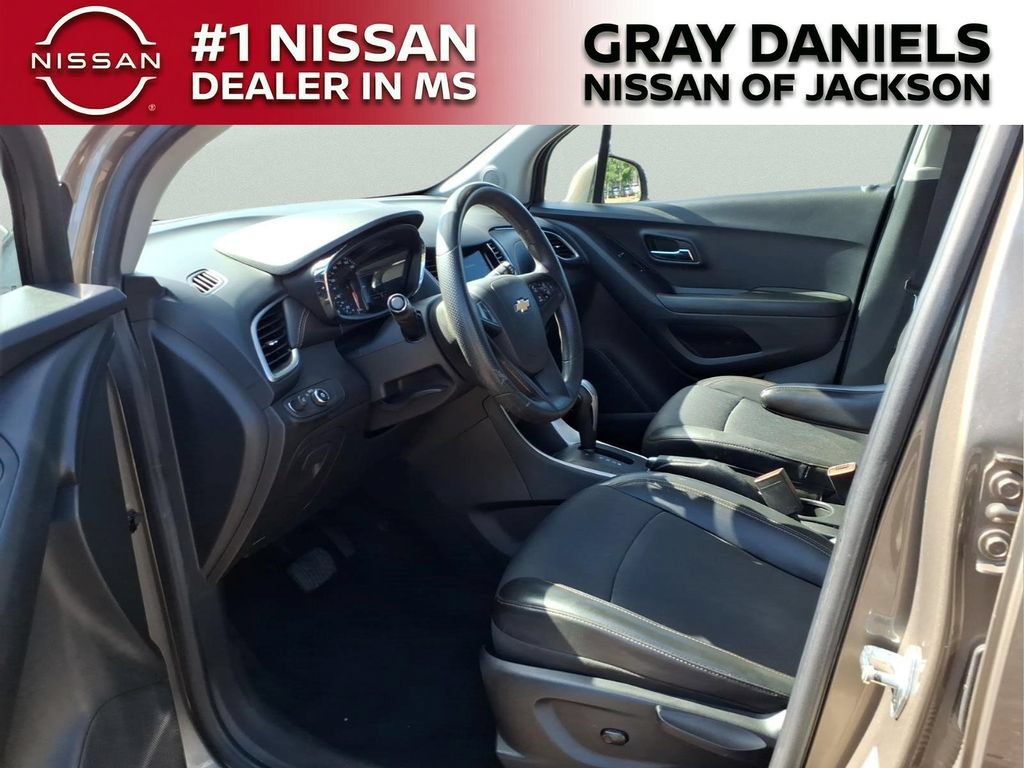 Used 2021 Chevrolet Trax LT AWD/4WD image 24